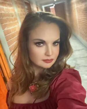Ana Patricia Rojo Instagram - Feliz y bendecido domingo, Teatro agotado en @lasleonasteatro .. Gracias, gracias, gracias… vamos por nuestra segunda función..