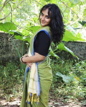Anagha Ravi Instagram - simple onam in this beautiful saree from @yarn.culture 💚