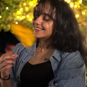 Anagha Ravi Instagram - to find oneself is the greatest joy of all and I'm truly grateful for being able to do that..
12:21
@mridul.anil thank you for these beautiful pictures 💜