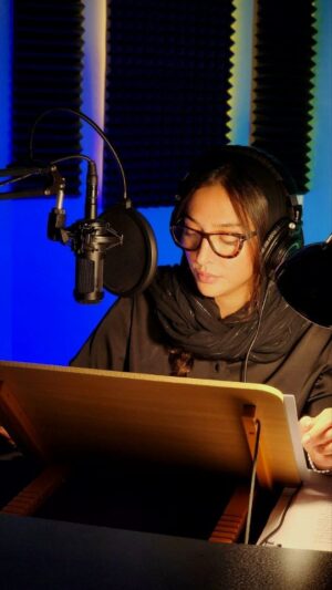 Anahita Dargahi Instagram - ‌
📚‌معرفی کتاب شنیدنی 
«هست یا نیست؟»
📌نشر چشمه | نویسنده: سارا سالار 
‌
🎧اين كتاب شنيدنی را می‌توانيد
با صدای آناهیتا درگاهی 
در اپليكيشن‌های زير بشنويد:
@fidibobooks
@taaghche_books
@navaar_ir
@ketabrah
___
#رادیو_گوشه #کتاب_صوتی #نشر_چشمه #آناهیتادرگاهی #معرفی_کتاب
