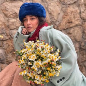 Anahita Dargahi Instagram - روز تولدم ارزو میکنم انسان بهتری باشم. برای خودم و جهان پیرامونم

امیدوارم دنیا روی زیباترش رو به همگی مون نشون بده🩵❄️🙏
……………………………………………………………………………………