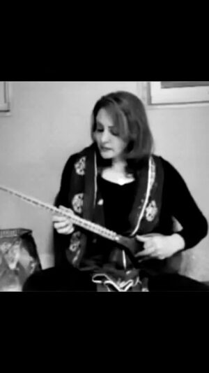 Anahita Hemmati Instagram - دوستانم این بازخونی قبلا با گوشی ضبط شده و به همین دلیل کیفیت بالایی نداره.
چون طولانی بود امروز یه تیکه کوتاه ازش براتون به اشتراک میذارم. امیدوارم دوست داشته باشین.
#اجرای_زنده
آهنگ مطرب از #سینا_سرلک 
#فرشته_لیوانی 
#خواننده_زن
#خواننده_ایرانی
#بهار
#fereshteh #fereshtehlivani 
#sinasarlak