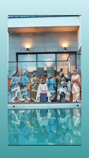 Anahita Hemmati Instagram - .
#سیزده_بدر ‌ واقعی این شکلیه 
رقص و آواز و موسیقی....
آرزوی شادمانی و صلح برای همه ایرانیان دارم.
.
@polaris_band @baharilchi @sepidehilchi  @polaris_aliafshar @pouriapirzadeh