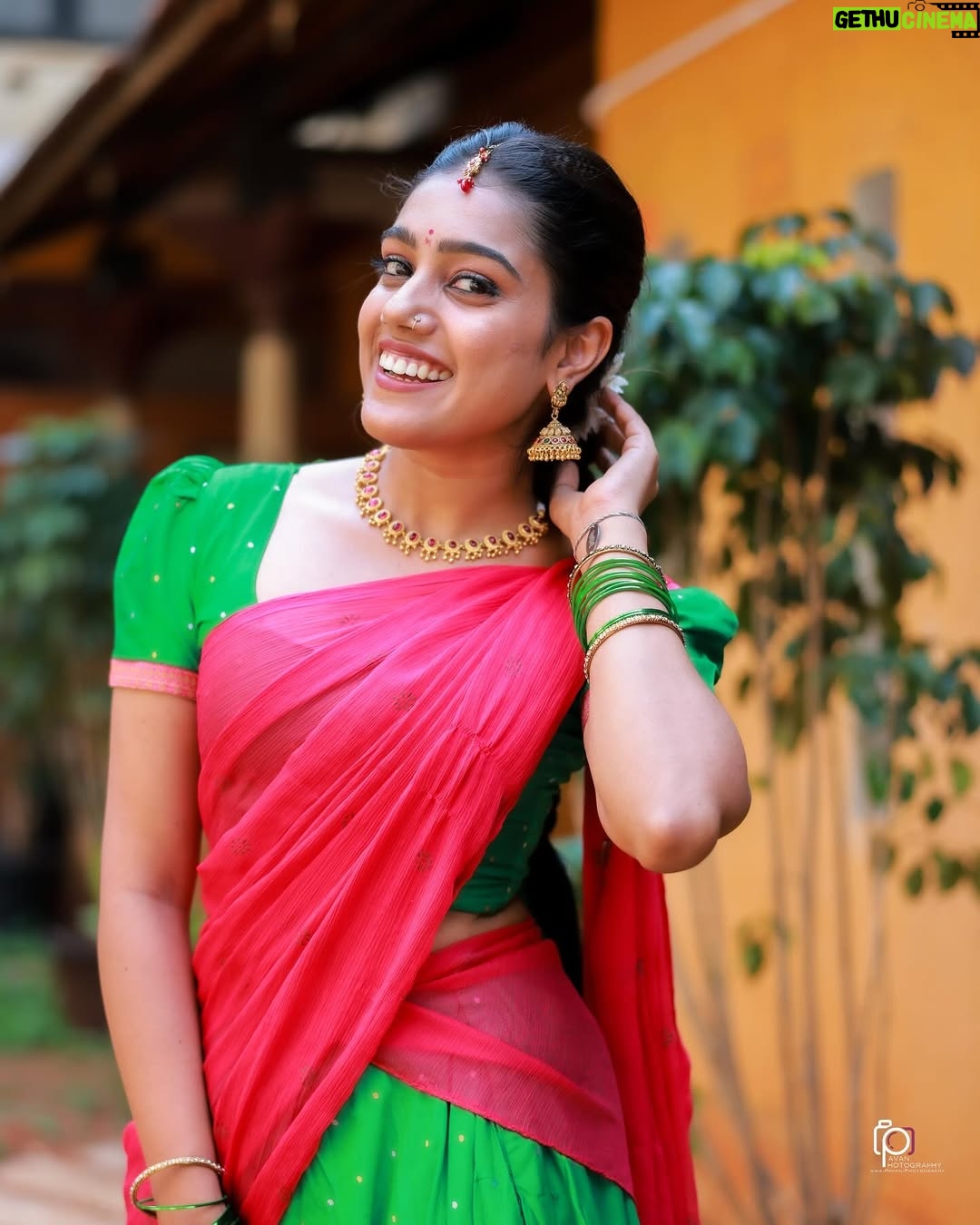 Ananya Amar - 6.4K Likes - ಬೆಂಗಳೂರು ಪಟ್ಟಣದ ಬೊಂಬೆ 🌺
outfit : Anki's wardrobe 🤍
pc @pavanphotography__ ☺️
.
.
#beingbujji #ananyaamar #BB2 #ZeeKannada #BharjariBachelorsSeason2