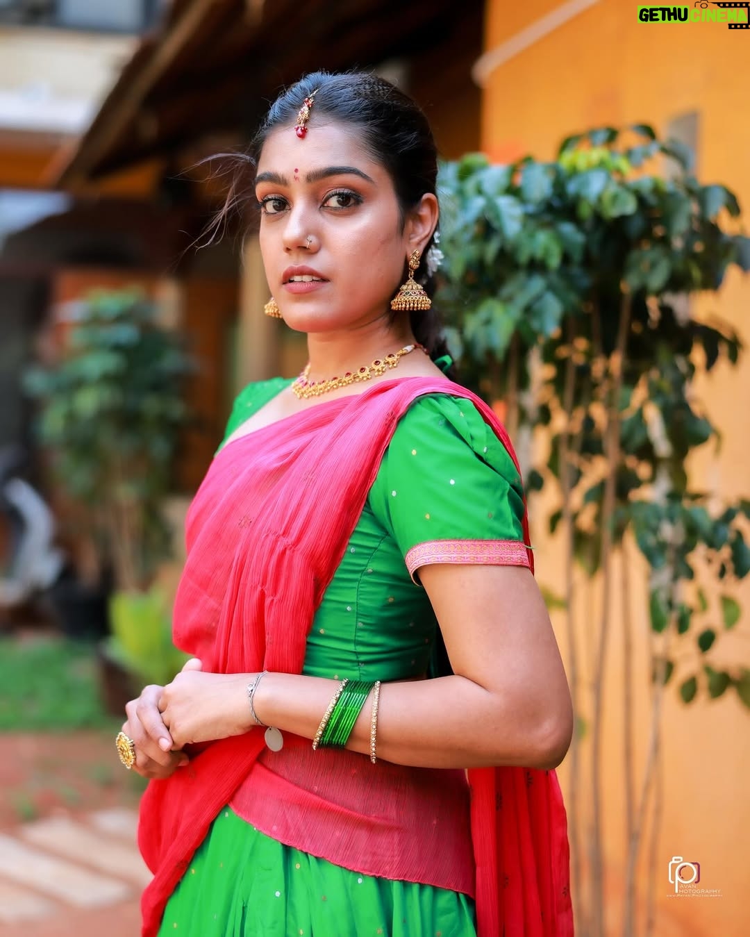 Ananya Amar - 6.4K Likes - ಬೆಂಗಳೂರು ಪಟ್ಟಣದ ಬೊಂಬೆ 🌺
outfit : Anki's wardrobe 🤍
pc @pavanphotography__ ☺️
.
.
#beingbujji #ananyaamar #BB2 #ZeeKannada #BharjariBachelorsSeason2
