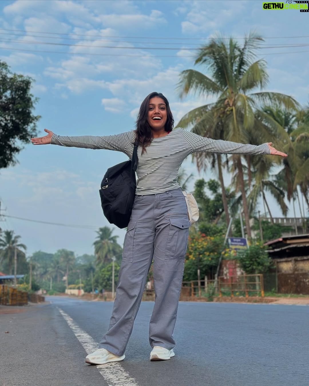 Ananya Amar - 39K Likes - ಸಾರಿ ಸಾರಿ ಹೇಳುವೆ ನಿಂತು...ಯಲ್ಲಾಪುರ ಪ್ರೀತಿ ತುಂಬ್ತು ❤️
need my outfit deets??