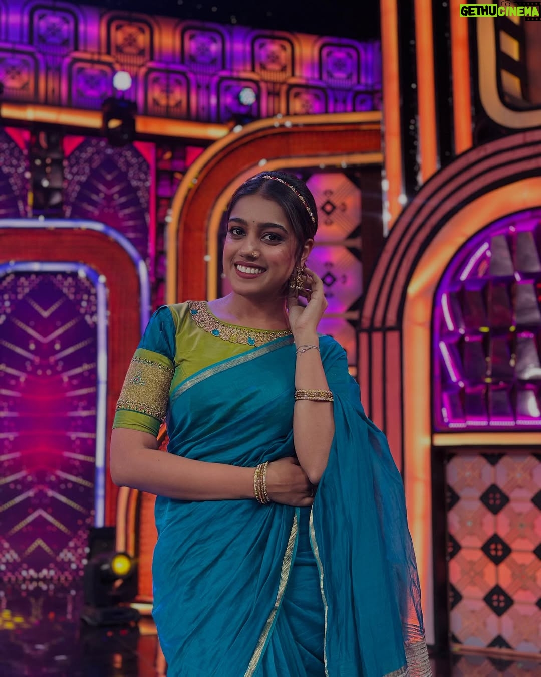 Ananya Amar - 5.9K Likes - ಓ ಮದನಾರಿ in a saree 🥰
gorgeous blouse from @rathamdesignstudio ❤️
you know whose saree this is 😉🤍
pc @praveenjain_official 🤗