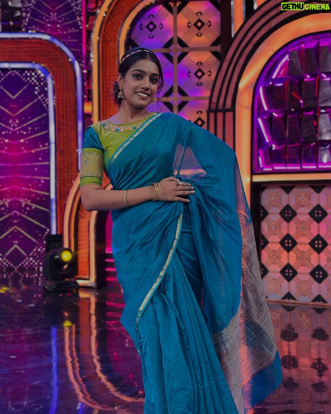 Ananya Amar - 5.9K Likes - ಓ ಮದನಾರಿ in a saree 🥰
gorgeous blouse from @rathamdesignstudio ❤️
you know whose saree this is 😉🤍
pc @praveenjain_official 🤗