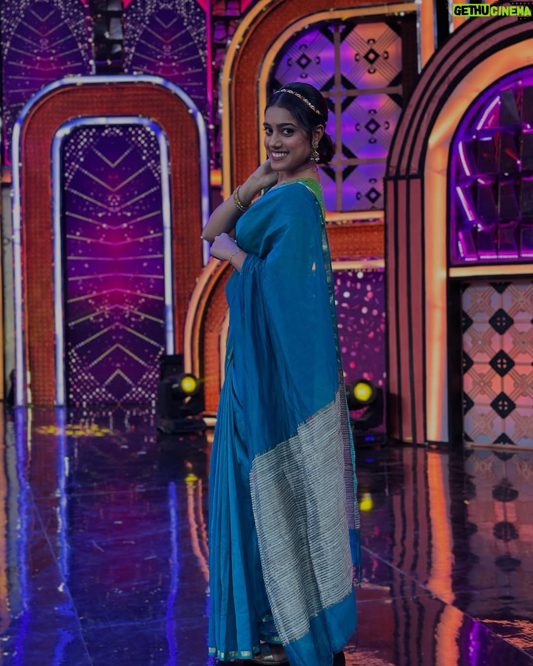 Ananya Amar - 5.9K Likes - ಓ ಮದನಾರಿ in a saree 🥰
gorgeous blouse from @rathamdesignstudio ❤️
you know whose saree this is 😉🤍
pc @praveenjain_official 🤗