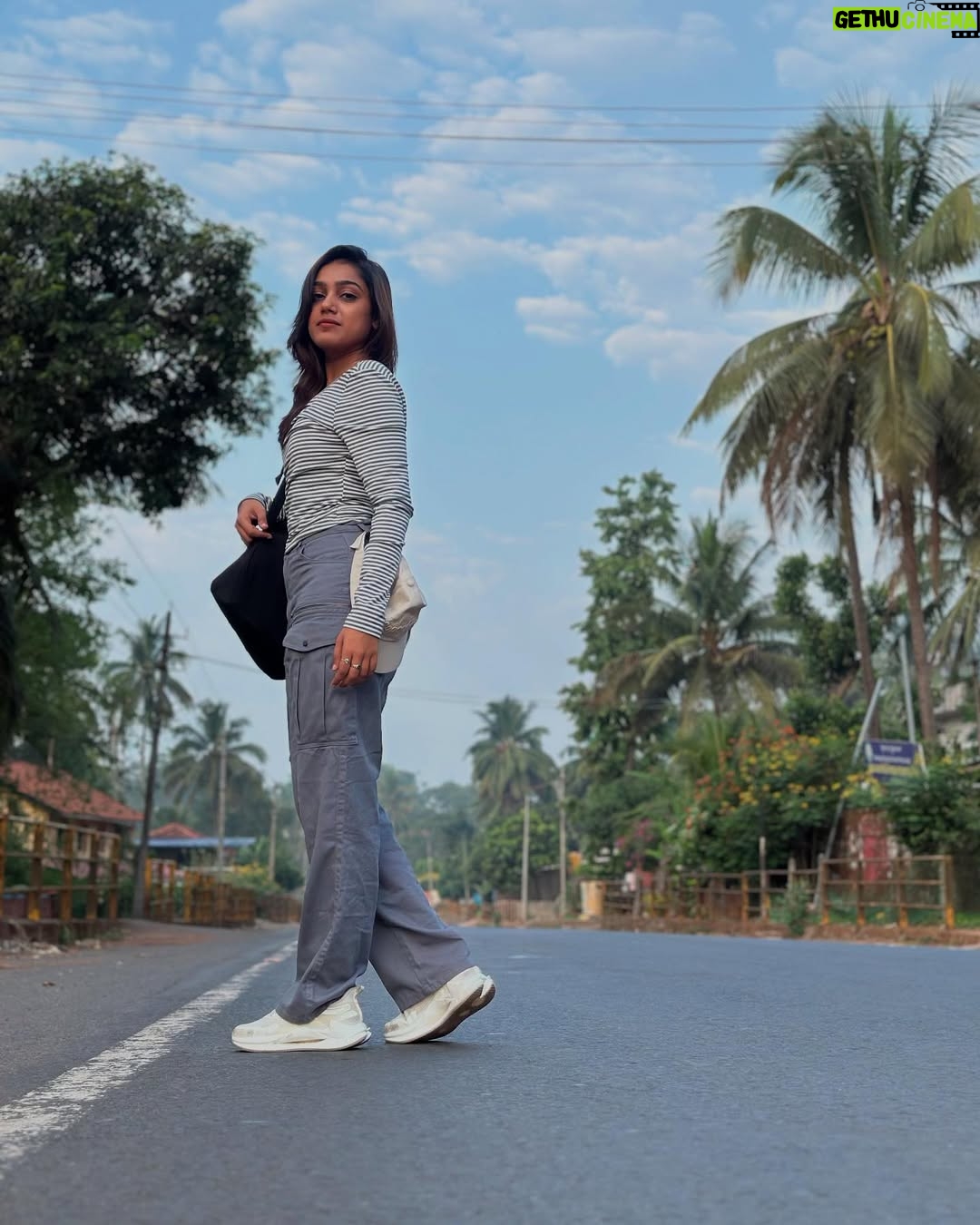 Ananya Amar - 39K Likes - ಸಾರಿ ಸಾರಿ ಹೇಳುವೆ ನಿಂತು...ಯಲ್ಲಾಪುರ ಪ್ರೀತಿ ತುಂಬ್ತು ❤️
need my outfit deets??