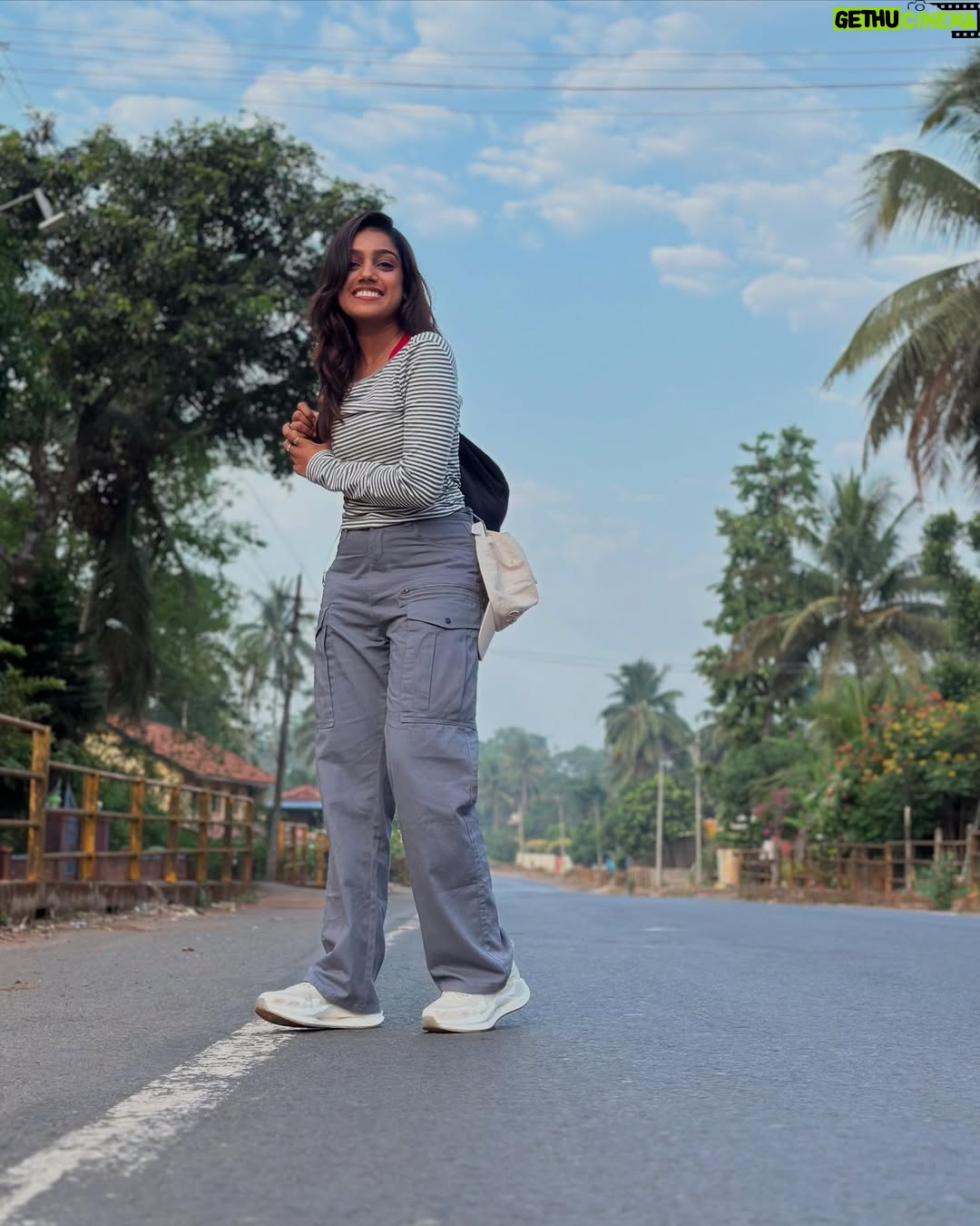 Ananya Amar - 39K Likes - ಸಾರಿ ಸಾರಿ ಹೇಳುವೆ ನಿಂತು...ಯಲ್ಲಾಪುರ ಪ್ರೀತಿ ತುಂಬ್ತು ❤️
need my outfit deets??
