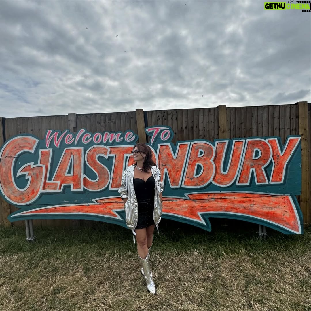 Anesa Lipa - 16.9K Likes - Best weekend ever!!
Glastonbury & My Birthday!!
❤️🎪❤️🎪❤️