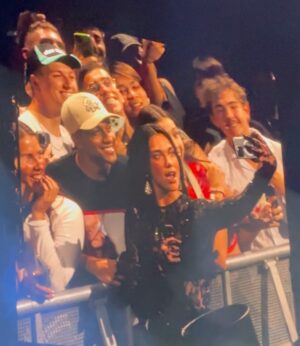 Anesa Lipa Instagram - ❤️ RADICAL OPTIMISM TOUR ❤️ @dualipa 
MELBOURNE,AUSTRALIA ❤️🇦🇺