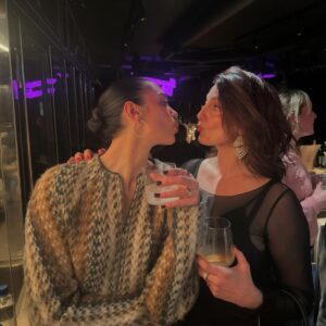 Anesa Lipa Instagram - Happy birthday!! ❤️🥳❤️🎉❤️
We love you!! @dukagjinlipa