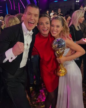 Anita Sokołowska Instagram - …
AaaaaaaaaaaaaA ale piękne emocje w finale @tanieczgwiazdami 💫💫💫 Nie mogło być inaczej !!!!! @jeleniewska i @jacekjeschke JESTEŚCIE NIESAMOWICI !!! Ogromne gratulacje ❤️❤️❤️