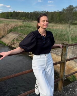 Anita Sokołowska Instagram - …
Energię poniedziałku przenoszę na cały tydzień ☀️
…