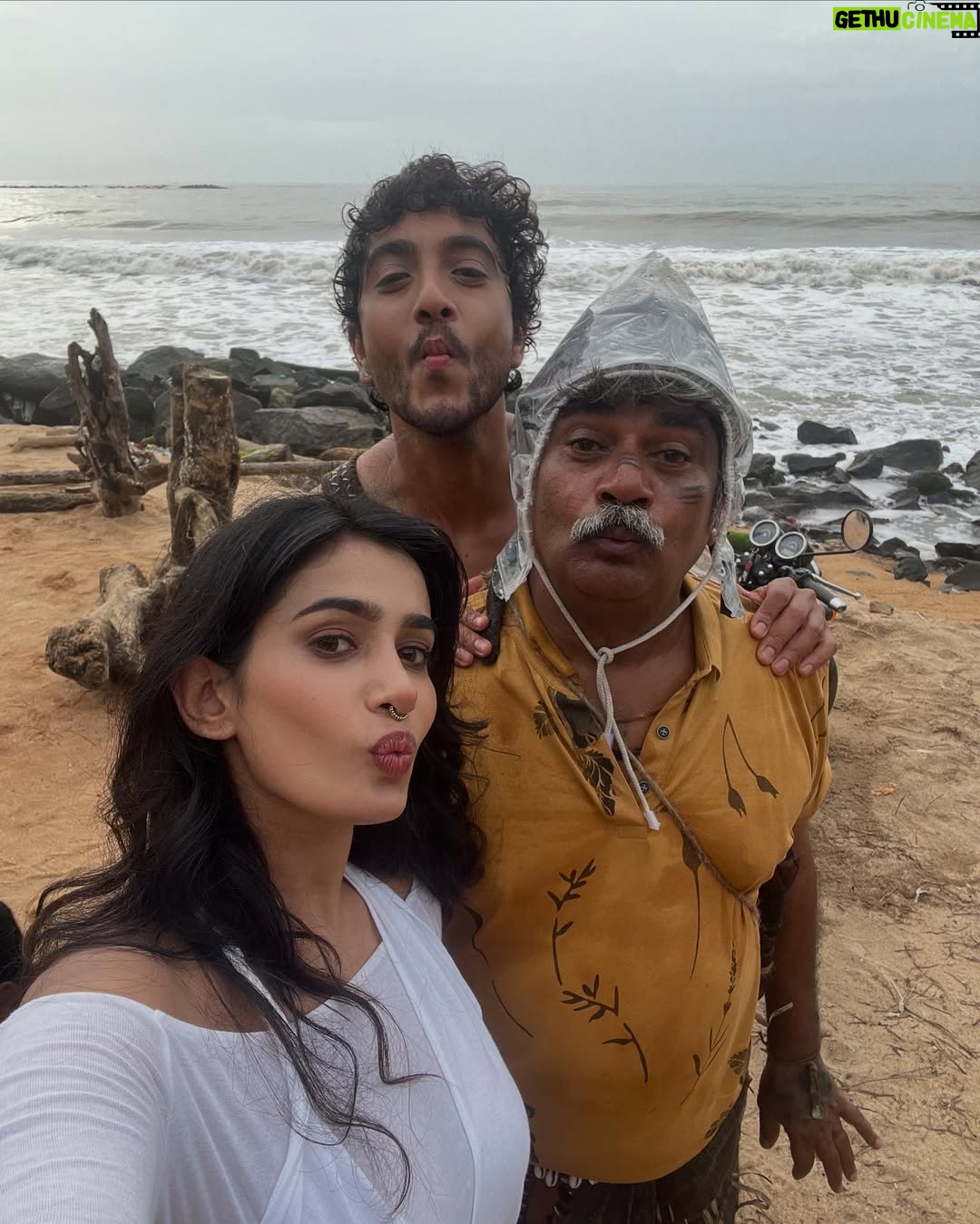 Anjali Anish - 3.9K Likes - In honour of the third week of Manada Kadalu in theatres, here’s some BTS 🫶🏼 🛶
So grateful to have worked with the best in the Kannada industry and the sweetest co stars, counting my blessings everyday- especially that i got to live my dream.
Thank you for those who believed in me, even when I didn’t.. I’ve learnt so many valuable lessons on and off camera. Both, Anjali- the character and Anjali the actor are truly blessed and I’ll never forget this once in a lifetime project.
Thank you with all my heart to the audience for the love they continue to give my team and i 🫀