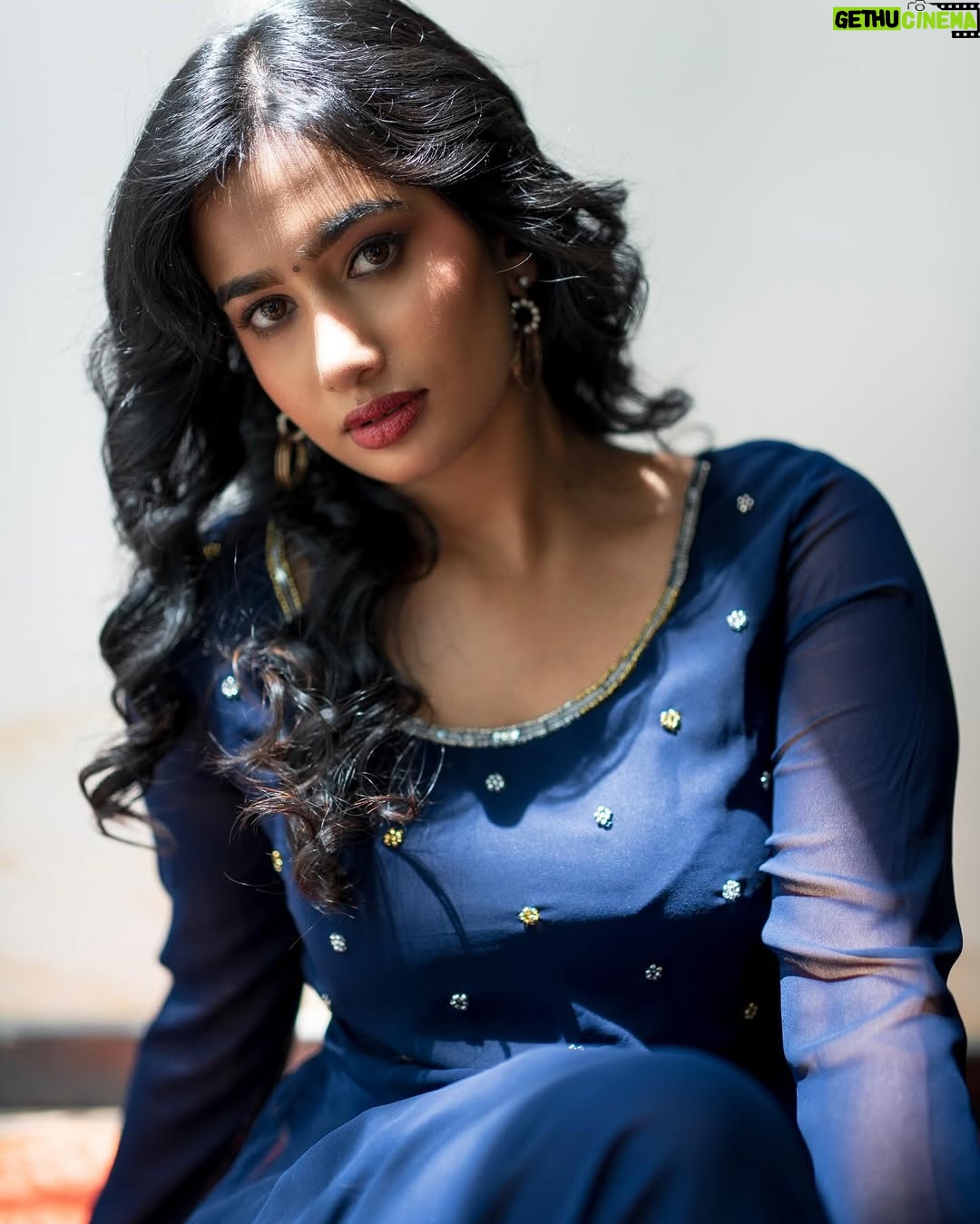 Anjali Anish - 2.8K Likes - Manada Kadalu Promotions 🧞♂️
.
.
Photos by @nithishayyod
Make up by @prettyumakeovers
Hair by @stylingbyafreen