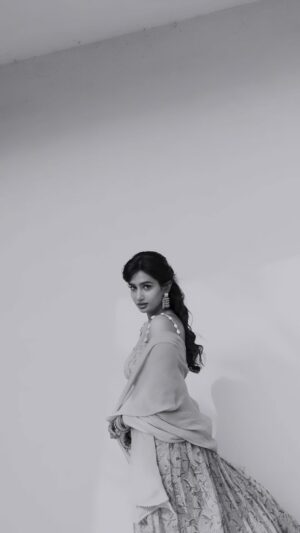 Anjali Anish Instagram - Manada Kadalu 🌊 only in theatres near you! 
.
.
Takes a village 🫶🏼 
Video by @shaheerch__ @nithishayyod @l1mesoda 
Make up by @makeoverby_raj 
Hair by Sushma 
Outfit by @niharikavivek
