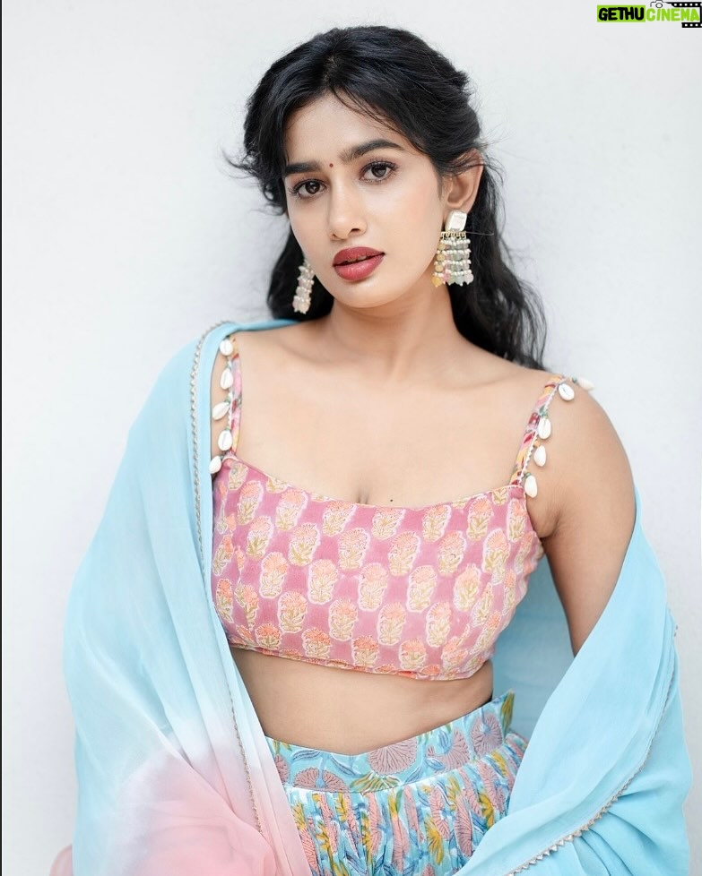 Anjali Anish - 5K Likes - Trailer Launch Day 🚀🧜🏻♀️
.
Photos by @nithishayyod
Outfit by @niharikavivek
Makeup by @makeoverby_raj
Hair by Sushma