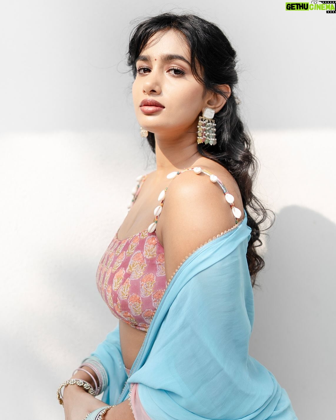 Anjali Anish - 5K Likes - Trailer Launch Day 🚀🧜🏻♀️
.
Photos by @nithishayyod
Outfit by @niharikavivek
Makeup by @makeoverby_raj
Hair by Sushma