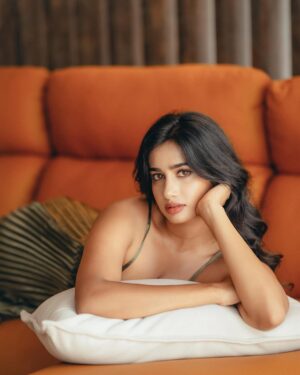 Anjali Anish Instagram - couch potato 🛋️
.
.
Photos by @ponnappa 
Make up by @rcbmakeover 
Location @unitedspacesbangalore