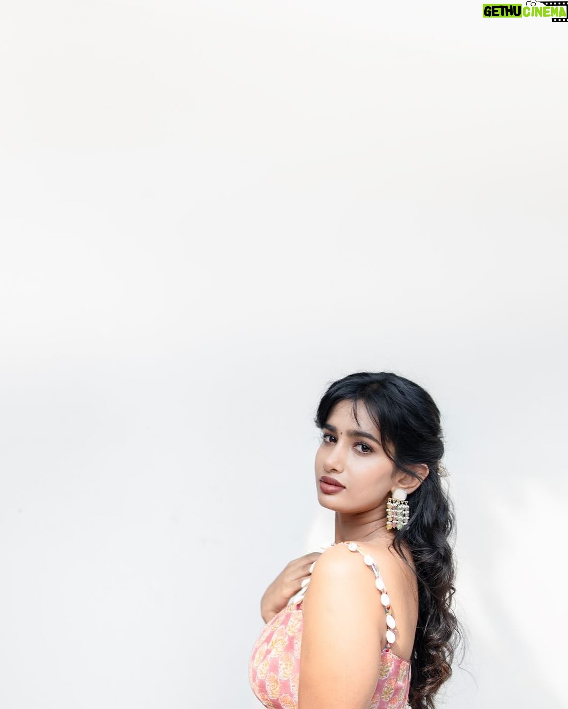 Anjali Anish - 5K Likes - Trailer Launch Day 🚀🧜🏻♀️
.
Photos by @nithishayyod
Outfit by @niharikavivek
Makeup by @makeoverby_raj
Hair by Sushma