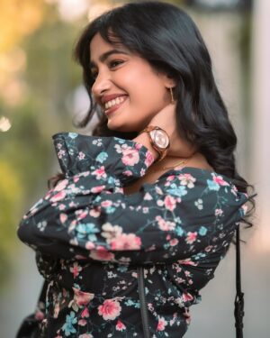 Anjali Anish Instagram - impromptu shoots while promoting Manada Kadalu (March 28th!) 
Thank you @memories.restored 🫶🏼