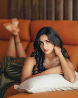 Anjali Anish Instagram - couch potato 🛋️
.
.
Photos by @ponnappa 
Make up by @rcbmakeover 
Location @unitedspacesbangalore