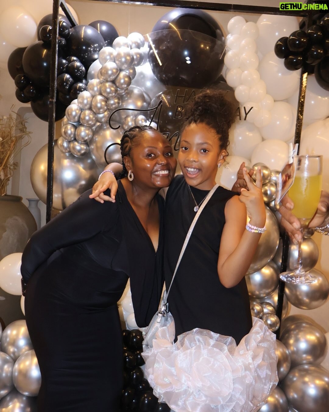 Anna Banner - 9.4K Likes - It was in such a beautiful atmosphere with my family and loved ones!
The surprise Queen was surprised 😩 led by @slimzobs
Thank you to everyone who was part of my day🥰
•
I actually thought I was just going to have dinner with my ❤️
and then boom!!! Surprise!!😆🥰
#ifenkili ❤️
•
•
Two piece @nelowoman.rtw
Makeup @glowwithlilian
Hair @hairssence