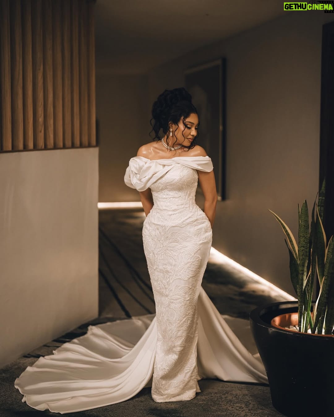 Anna Banner - 18.5K Likes - IFENKILI ❤️
Bridal dress @nelo.woman
Makeup @glowwithlilian
Hair stylist @hairbybube_
Content Creator: @durrode
Photography: @streetically