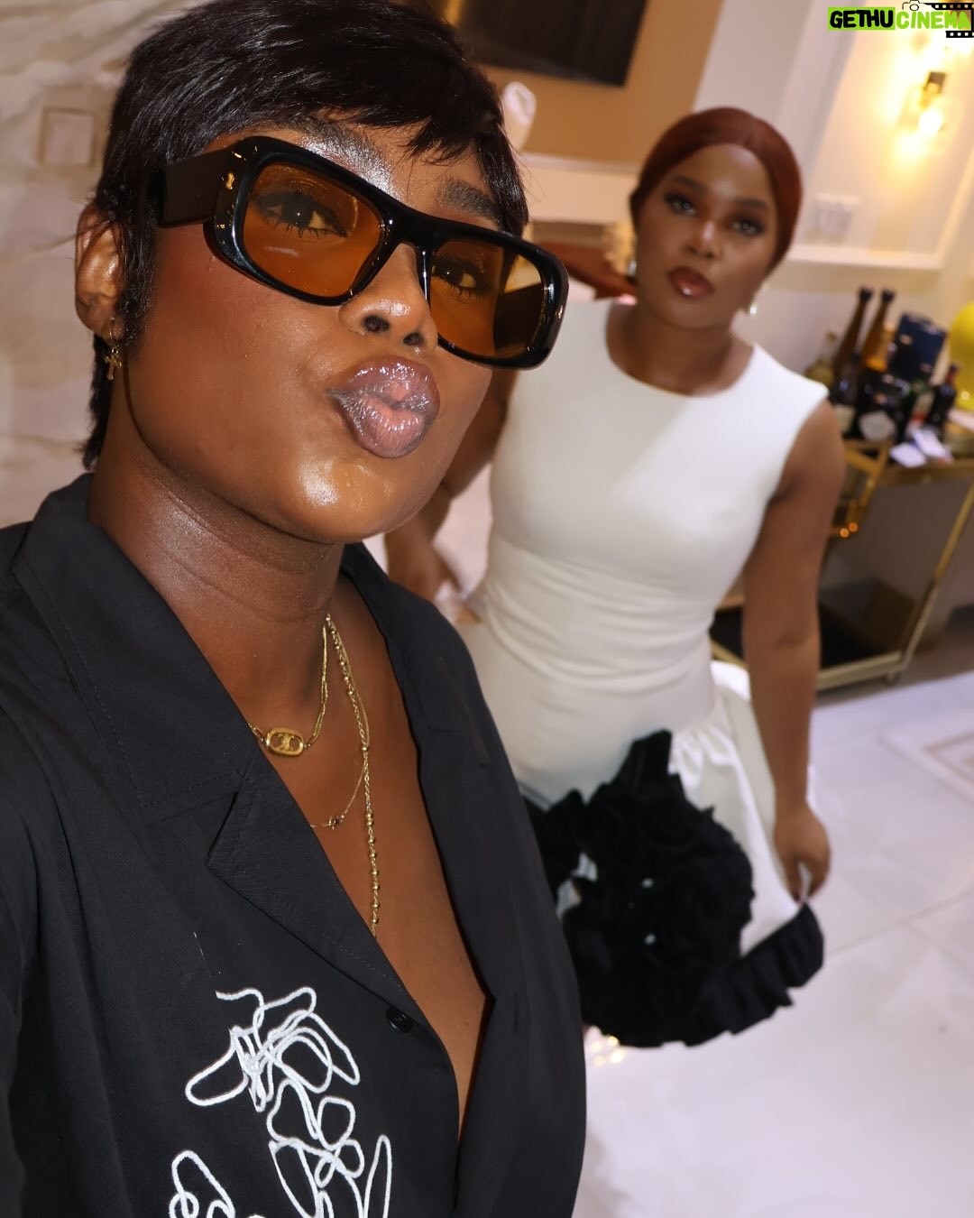 Anna Banner - 9.4K Likes - It was in such a beautiful atmosphere with my family and loved ones!
The surprise Queen was surprised 😩 led by @slimzobs
Thank you to everyone who was part of my day🥰
•
I actually thought I was just going to have dinner with my ❤️
and then boom!!! Surprise!!😆🥰
#ifenkili ❤️
•
•
Two piece @nelowoman.rtw
Makeup @glowwithlilian
Hair @hairssence
