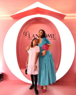 Anna Banner Instagram - The other day with @lancomeofficial X @pause_cafeespressobar for Mother’s Day 💝
Thank you @redrickpr 
#mymini&i #mummydaughtertime 

•
Sofia’s dress @lovestorybyanna 
Dress @rendollofficial 
Make up @glowwithlilian 
Jpengs @gwl_shots