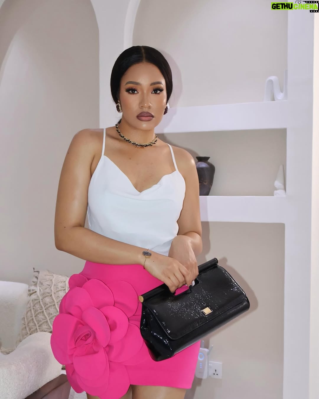 Anna Banner - 6.9K Likes - Levitating in beauty 💕
•
Song and caption by Sofia 😆
•
It was such an honor to be hosted by @onewellnesswh for a delightful Mother’s Day brunch ❤️
•
Pink petal skirt from @nelowoman.rtw
White top from @beigeandgreyng
Make up @glowwithlilian
Jpeng @gwl_shots