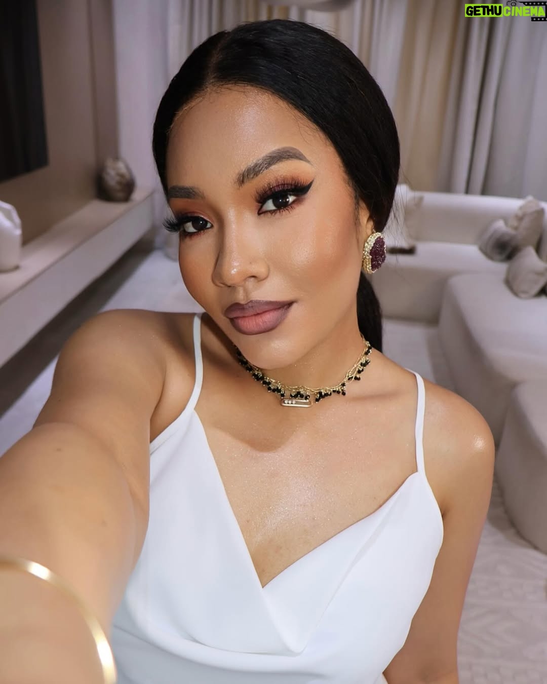 Anna Banner - 6.9K Likes - Levitating in beauty 💕
•
Song and caption by Sofia 😆
•
It was such an honor to be hosted by @onewellnesswh for a delightful Mother’s Day brunch ❤️
•
Pink petal skirt from @nelowoman.rtw
White top from @beigeandgreyng
Make up @glowwithlilian
Jpeng @gwl_shots