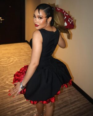 Anna Banner Instagram - MINE OH MINE ❤️
•
@nelowoman.rtw valentine collection is ready 🥰
•
•
Luxury jewelry @bigbag_emporium 
Favorite florist @lovebugflorist 
💄 @glowwithlilian 
Hair @hairssence 
📸 @gwl_shots