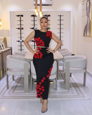 Anna Banner Instagram - It was in such a beautiful atmosphere with my family and loved ones! 
The surprise Queen was surprised 😩 led by @slimzobs 
Thank you to everyone who was part of my day🥰
•
I actually thought I was just going to have dinner with my ❤️
and then boom!!! Surprise!!😆🥰
#ifenkili ❤️
•
•
Two piece @nelowoman.rtw 
Makeup @glowwithlilian 
Hair @hairssence