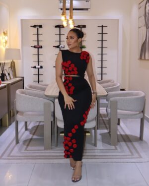 Anna Banner Instagram - It was in such a beautiful atmosphere with my family and loved ones! 
The surprise Queen was surprised 😩 led by @slimzobs 
Thank you to everyone who was part of my day🥰
•
I actually thought I was just going to have dinner with my ❤️
and then boom!!! Surprise!!😆🥰
#ifenkili ❤️
•
•
Two piece @nelowoman.rtw 
Makeup @glowwithlilian 
Hair @hairssence