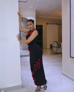 Anna Banner Instagram - It was in such a beautiful atmosphere with my family and loved ones! 
The surprise Queen was surprised 😩 led by @slimzobs 
Thank you to everyone who was part of my day🥰
•
I actually thought I was just going to have dinner with my ❤️
and then boom!!! Surprise!!😆🥰
#ifenkili ❤️
•
•
Two piece @nelowoman.rtw 
Makeup @glowwithlilian 
Hair @hairssence
