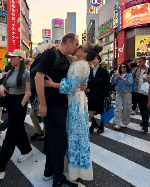 Anna Mucha Instagram - Całujemy. 

z Tokyo. 

z @kubawons 💋