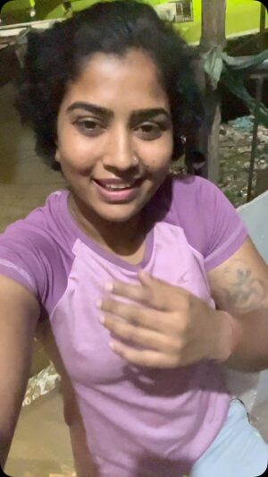 Anuja Mule Instagram - BAAL NA BOCHA NIG😅…