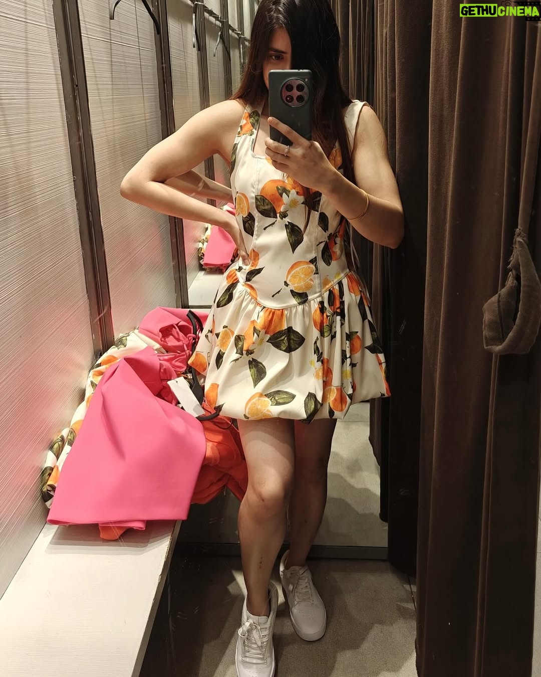 Anwesha Mukherjee - 2.3K Likes - A week that involved shopping, lots of work, good gym workouts with more weights, 2 big acne breakouts, in-laws visiting us for last week for Bengali new year, flexing and appreciating my tiny little gains. 🙏🏼🤗 How was your week ? #photodump #weekendvibes