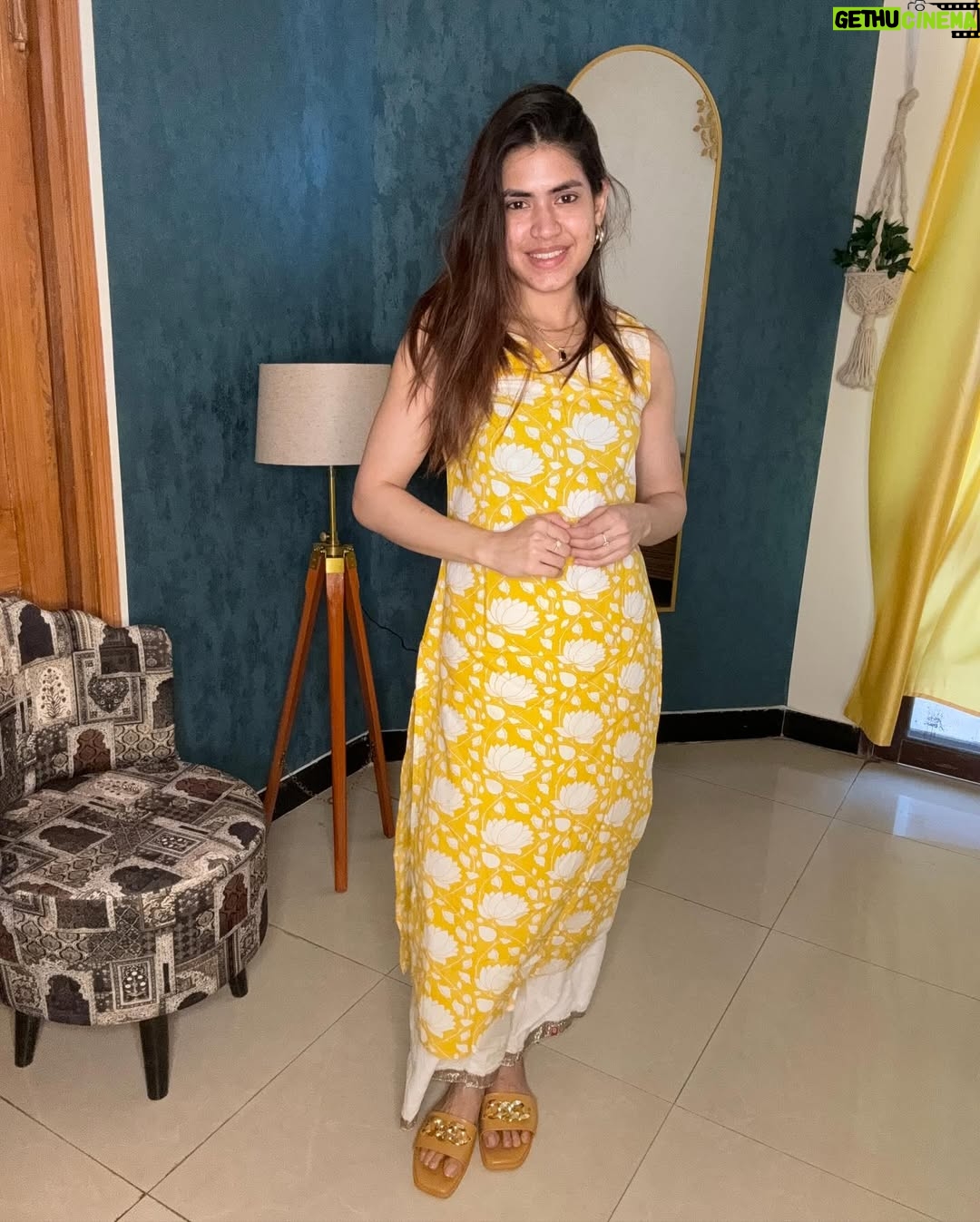 Anwesha Mukherjee - 2.3K Likes - A week that involved shopping, lots of work, good gym workouts with more weights, 2 big acne breakouts, in-laws visiting us for last week for Bengali new year, flexing and appreciating my tiny little gains. 🙏🏼🤗 How was your week ? #photodump #weekendvibes