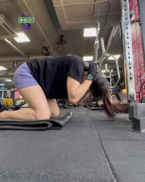 Anwesha Mukherjee Instagram - A week that involved shopping, lots of work, good gym workouts with more weights, 2 big acne breakouts, in-laws visiting us for last week for Bengali new year, flexing and appreciating my tiny little gains. 🙏🏼🤗 How was your week ? #photodump #weekendvibes