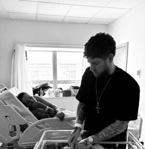 Arabella Drummond Instagram - 38 weeks and our beautiful baby girl arrived early 💕 my heart is forever full ❤️