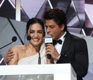 Archie Panjabi Instagram - Eight years ago, I MC’d @vogueindia’s Women of the Year Awards…  and bumped into the King of Bollywood. As you do. 

An unforgettable night ❤️