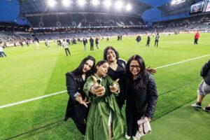 Archie Panjabi Instagram - How surreal to celebrate @weareangelcity win 🎉 and reunite with the #benditlikebeckham crew! ⚽️

Thank you @lilly for making this happen. My abs are still sore from all the laughing and cheering! ❤️