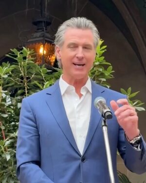 Arianne Phillips Instagram - Exciting  day in Los Angeles announcing VOGUE WORLD HOLLYWOOD 2025 💫
 with  esteemed costume design colleagues 
⭐️ @therealruthecarter 
⭐️ @colleenatwoodofficial 
⭐️ @jacquielwest 
missing from todays event 
 ⭐️ @thesandypowell 
 ⭐️ @catherinemartindesigns 
 ⭐️ @milenacanonero.official 
 💖💖💖 
⬇️special forces 🙌🏼 miracle makers ⬇️
@lisaloveofficial 
@alex_jordan_harrington 
@guiducci 
 Thank you Anna Wintour @voguemagazine ……

100% of proceeds from tickets sales will go to @alifeinthearts with a special initiative benefitting members of the costume community affected by the 2025 Los Angeles wildfires. 
Link in bio to read all about it …..
…….
#Repost @voguemagazine 
・・・
#VogueWorld is ready for its close-up. Today, Vogue’s Anna Wintour announced that the fourth annual global event will take place on October 26, 2025 at Hollywood’s Paramount Pictures Lot—the oldest film studio in Los Angeles. “It will set great film costumes next to brilliant fashion collections and will be a little bit like a fully operational day at a movie studio, but also an incredible tribute to the love affair between fashion and film,” shared Wintour. 

100% of ticket proceeds will go to the Entertainment Community Fund, with a focus on supporting costume community professionals impacted by the Los Angeles wildfire and we’ll  enlist the help of several renowned costume designers for its movie magic—including Arianne Phillips, Colleen Atwood, Catherine Martin, and Ruth E. Carter. Tap the link in our bio for everything you need to know about Vogue World: Hollywood.