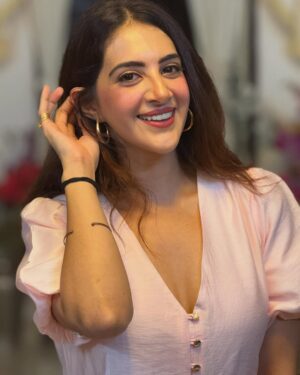 Arshin Mehta Instagram - Happy Birthday to me post🌸✨🥰…🎂
A lot more pics and videos coming up🥰
#birthdayweek 
#happybirthday #family #home
