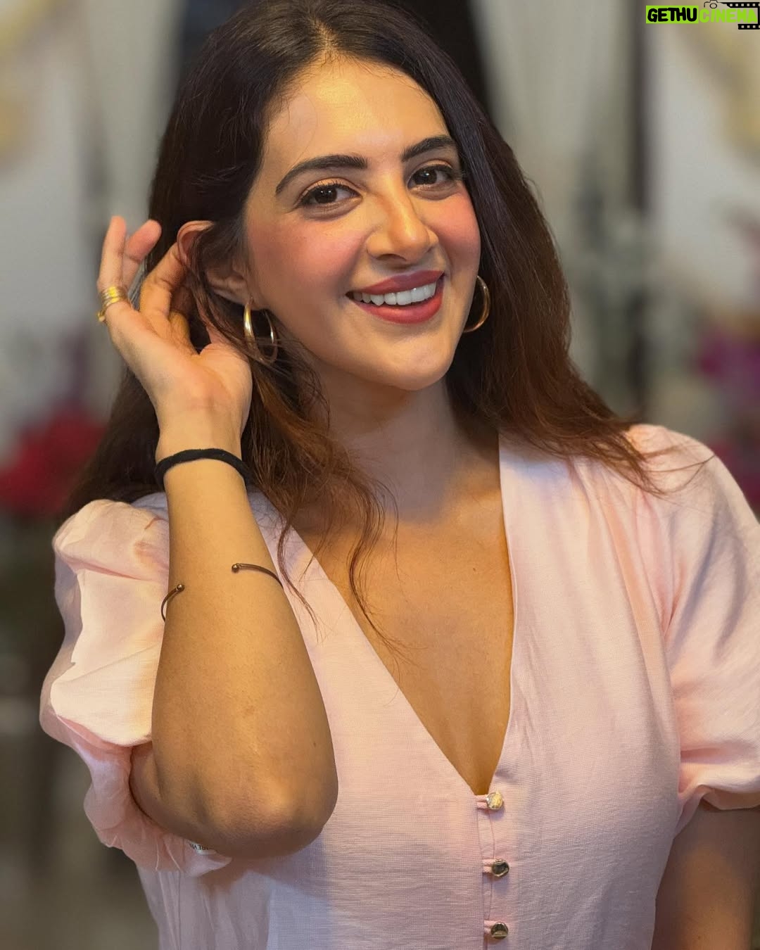 Arshin Mehta - 1.6K Likes - Happy Birthday to me post🌸✨🥰…🎂
A lot more pics and videos coming up🥰
#birthdayweek
#happybirthday #family #home